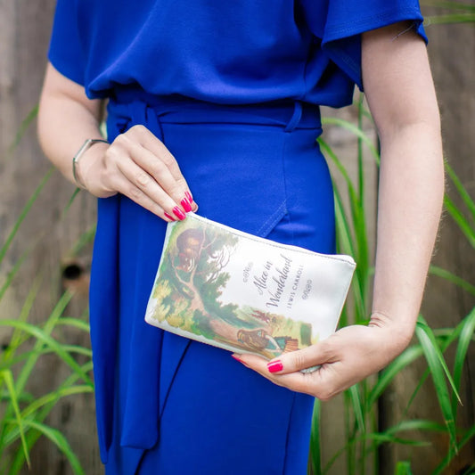 Alice in Wonderland Turquoise Book Pouch – boekenetui van Tea & Tales