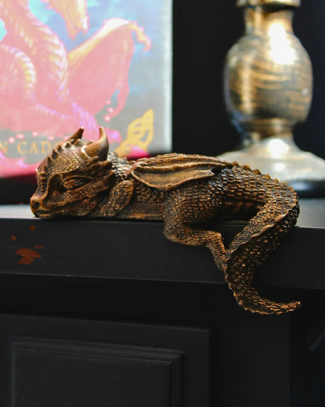 The Sleeping Bookwyrm - Slapend Draakje