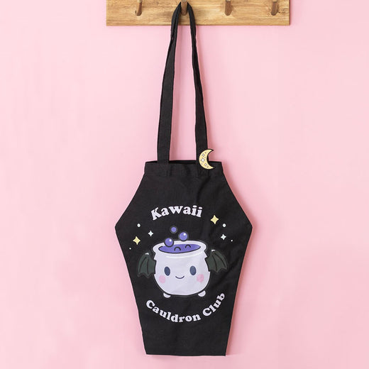 Kawaii Cauldron Club tote bag met pin bij Tea & Tales