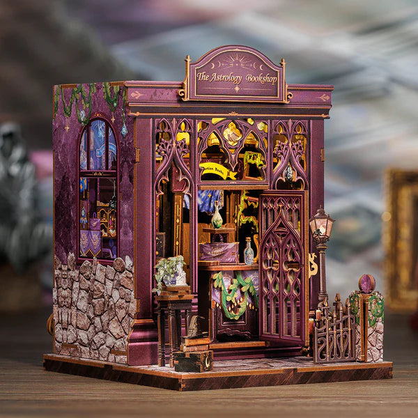Miniatuurhuisje The Astrology Bookshop op de boekenplank