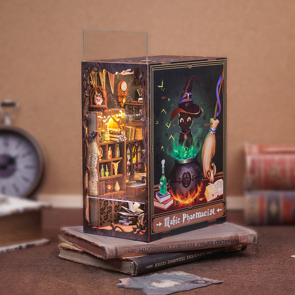 Book Nook The Magic Pharmacist detail