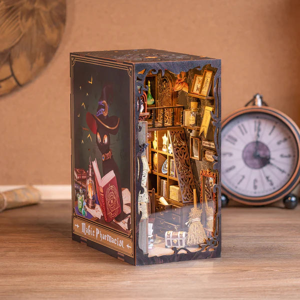 Book Nook The Magic Pharmacist detail