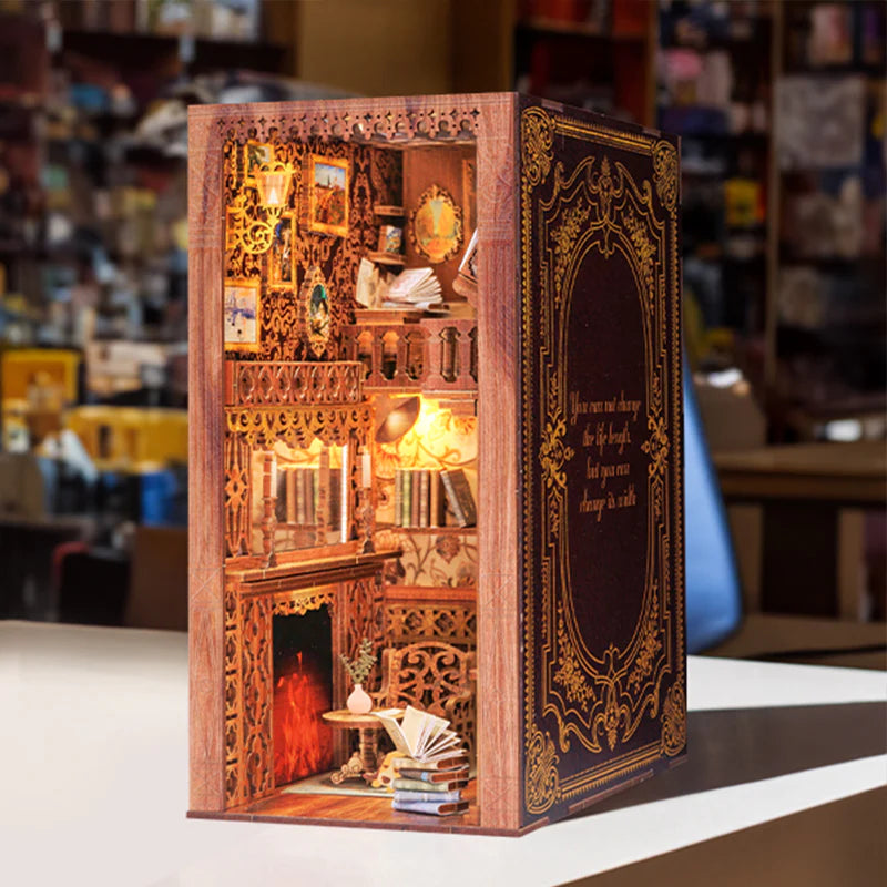 Book Nook Eternal Bookstore op de boekenplank